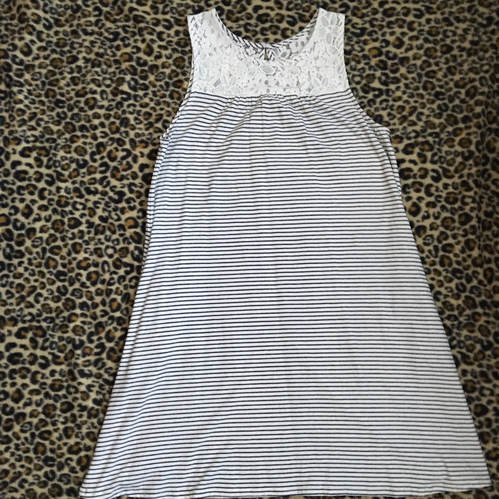 Size medium. Stripped sleeveless dress w/ lace top